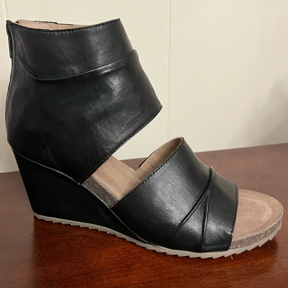 Diba True "Next N Line" Black Leather Wedge Sandals 10 NWOT - Picture 6 of 16